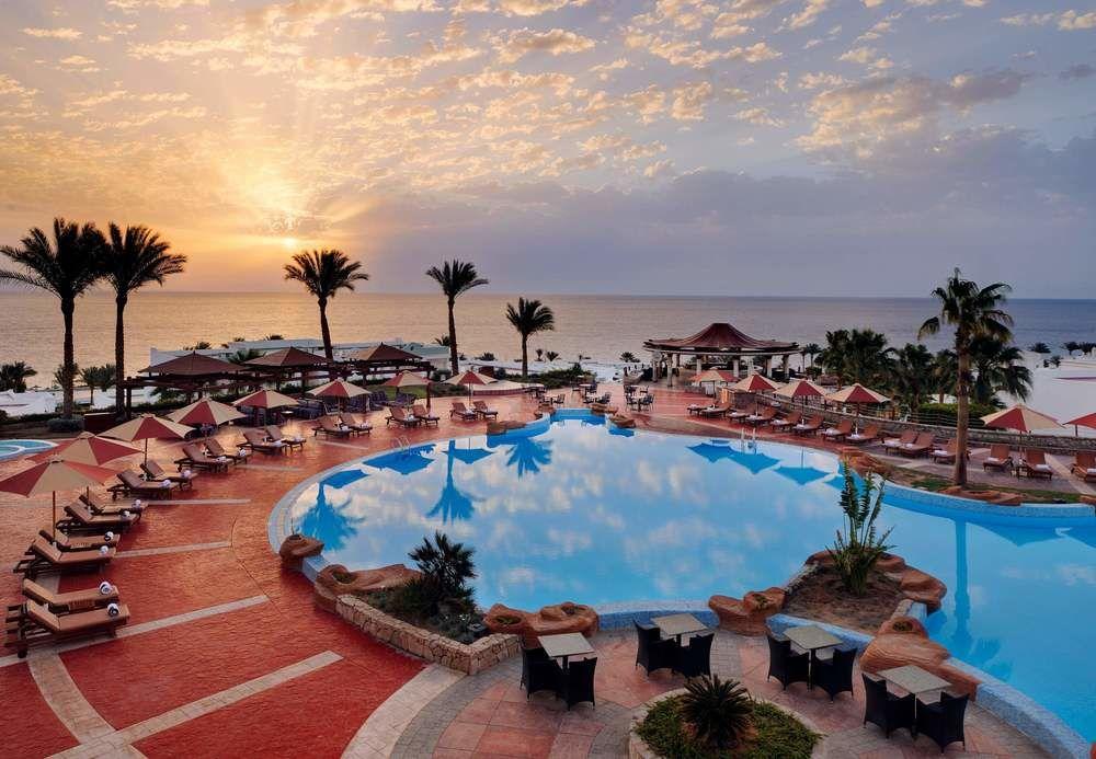 Renaissance Sharm El Sheikh Golden View Beach Resort Eksteriør bilde Sunset at the Hilton Sharm El Sheikh