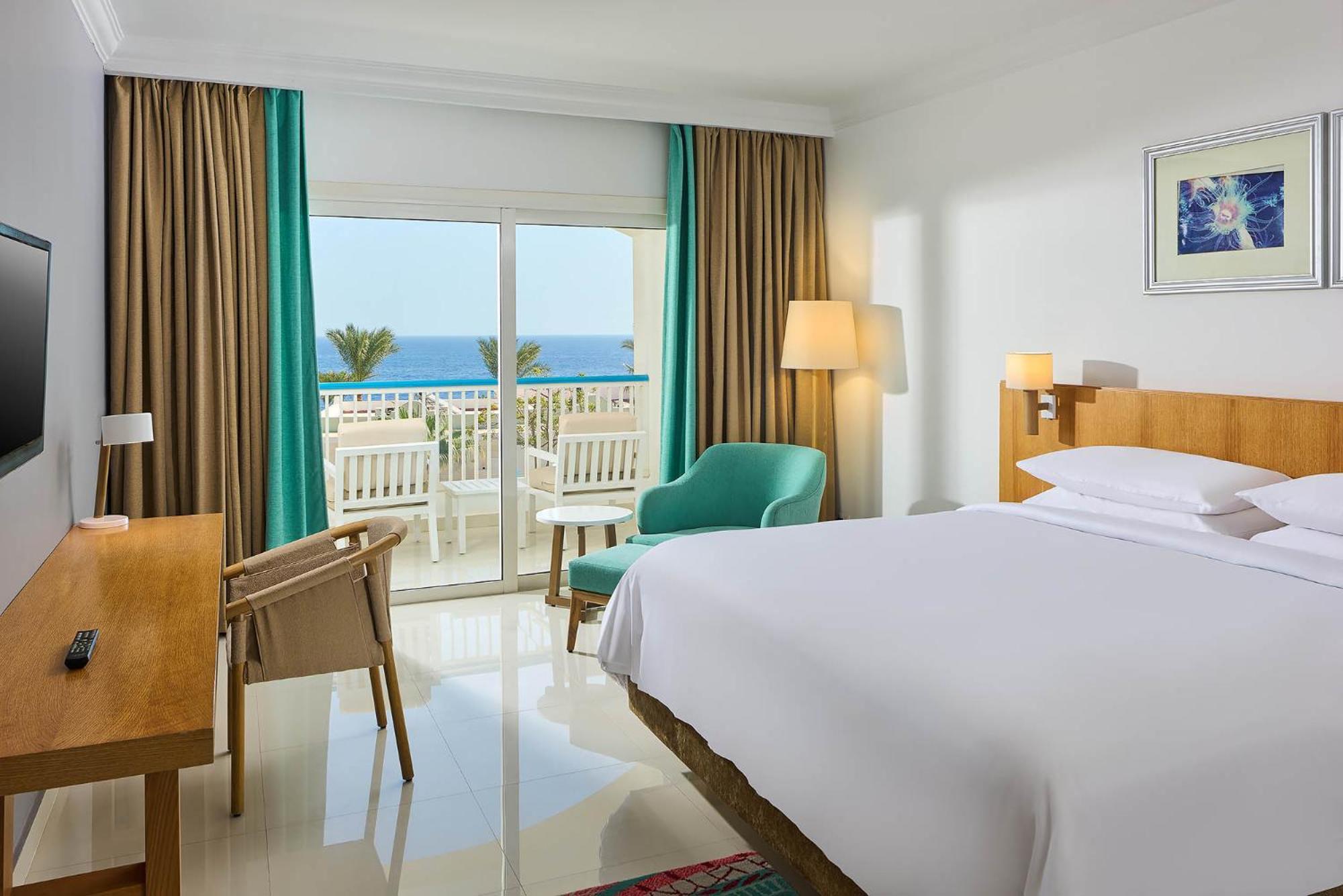 Renaissance Sharm El Sheikh Golden View Beach Resort Eksteriør bilde A room at the Hilton Sharm El Sheikh