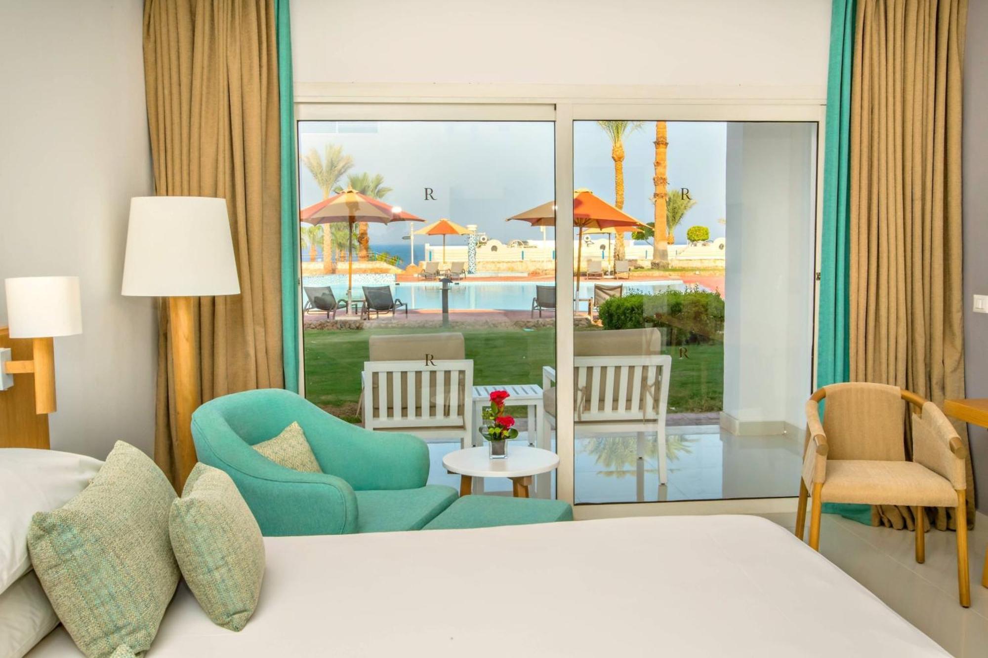 Renaissance Sharm El Sheikh Golden View Beach Resort Eksteriør bilde A room at the Hilton Sharm El Sheikh