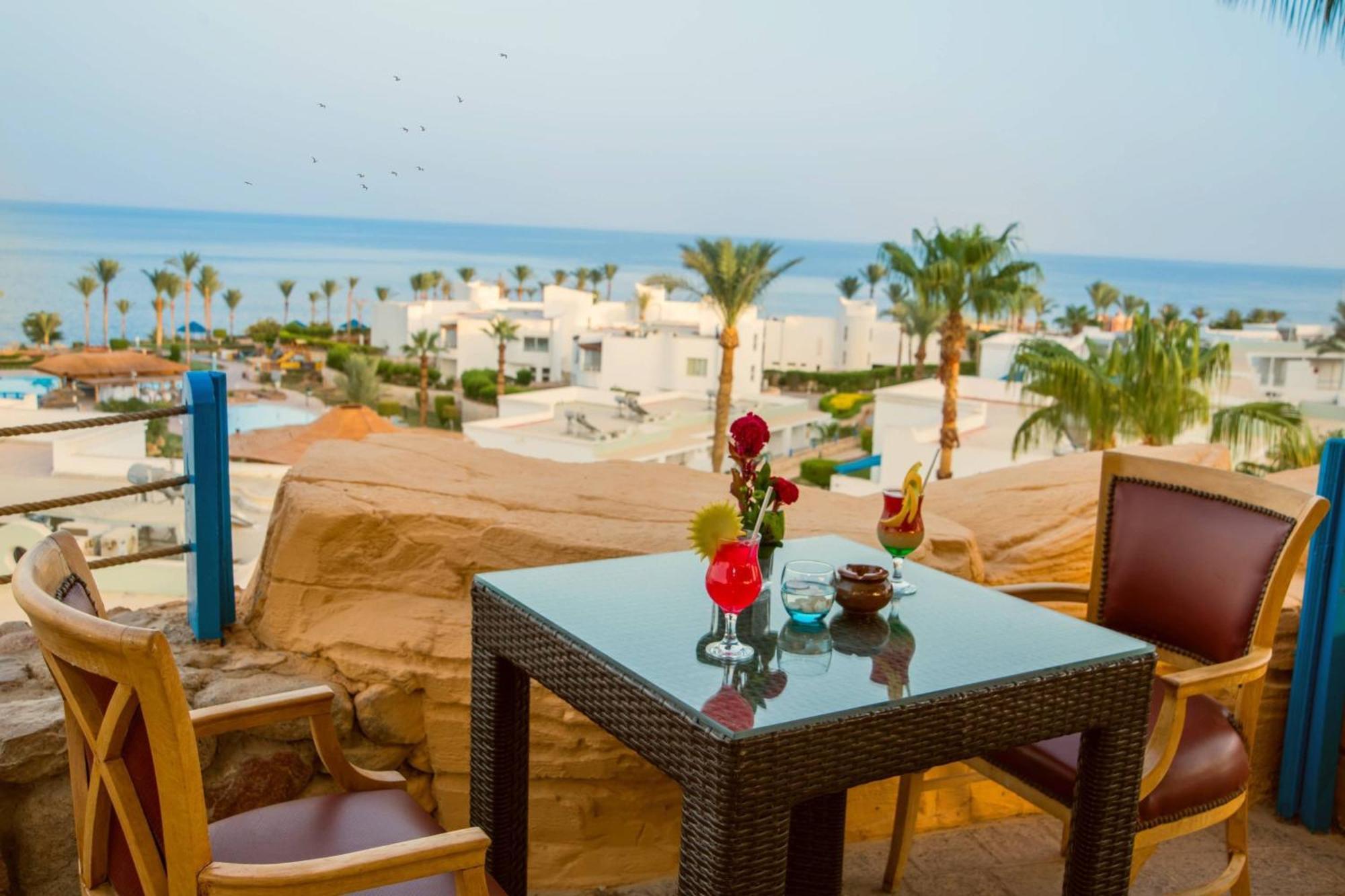 Renaissance Sharm El Sheikh Golden View Beach Resort Eksteriør bilde View of the Red Sea from a hotel in Sharm El Sheikh